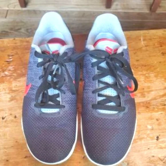 AUTHENTIC NIKE KOBE 11 ELITE LOW TINKER Youth Size 5.5
